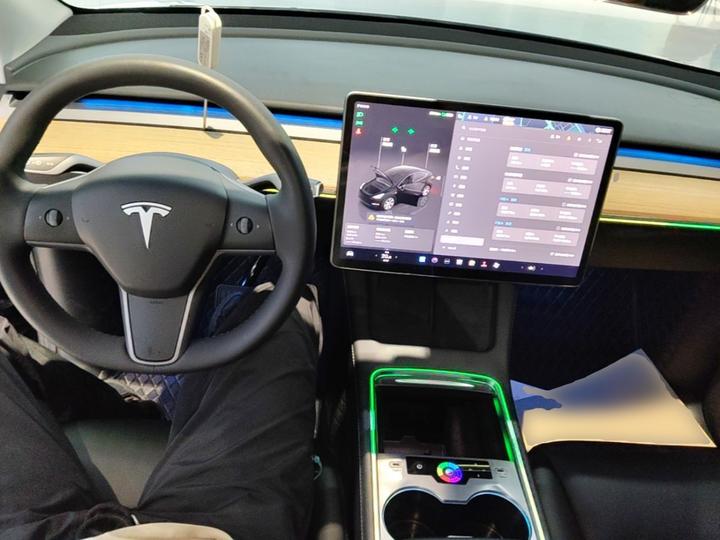 Model Y 2022 RWD photo 2