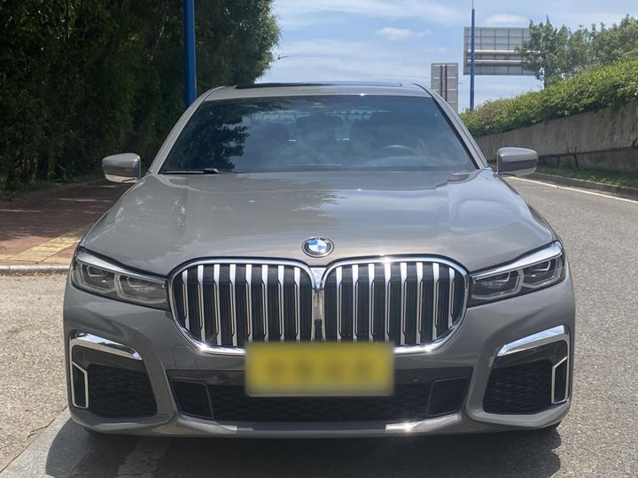 7 Series 2021 740Li Leading M Sport Package photo 2
