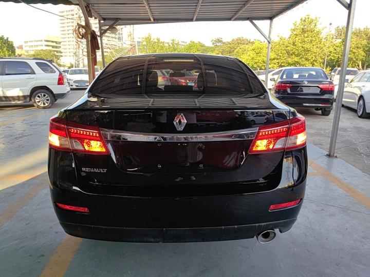2013 Facelift 2.0L CVT Luxury photo 3