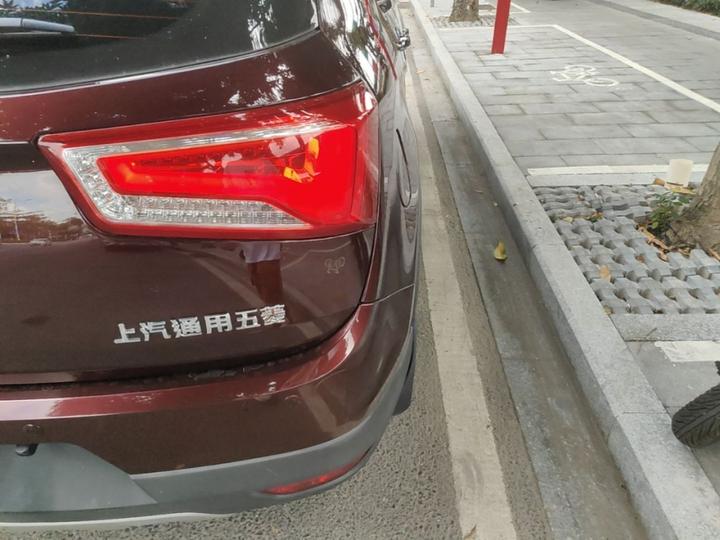 560 2016 1.8L MT Luxury photo 7