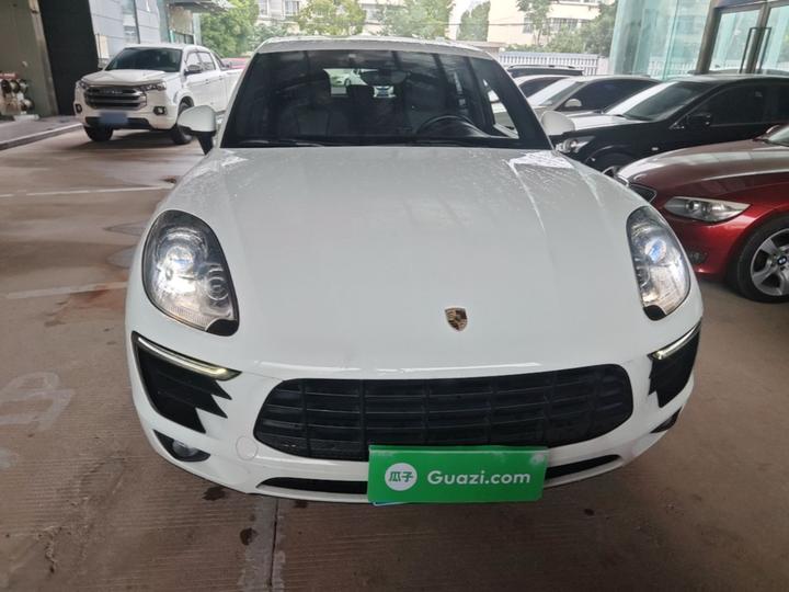 2017 Macan 2.0T photo 2