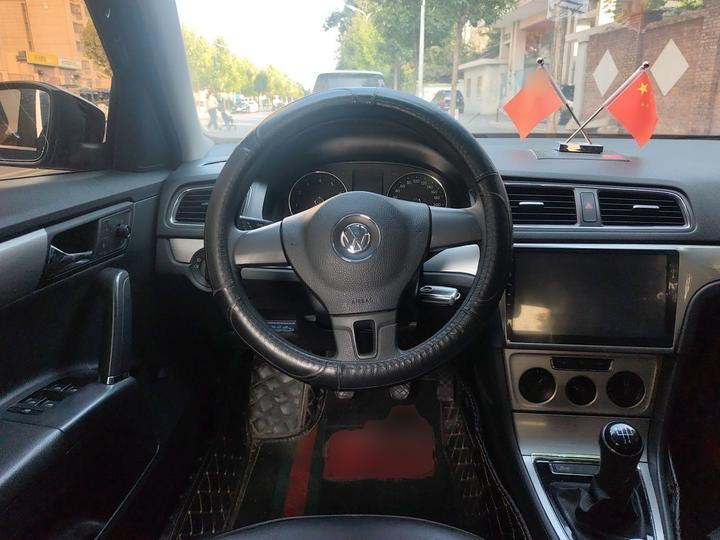 Lavida 2013 Facelift Classic 1.6L MT Comfort photo 7