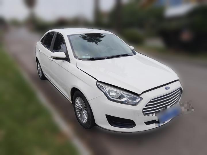 Escort 2017 Facelift 1.5L MT Comfort photo 3