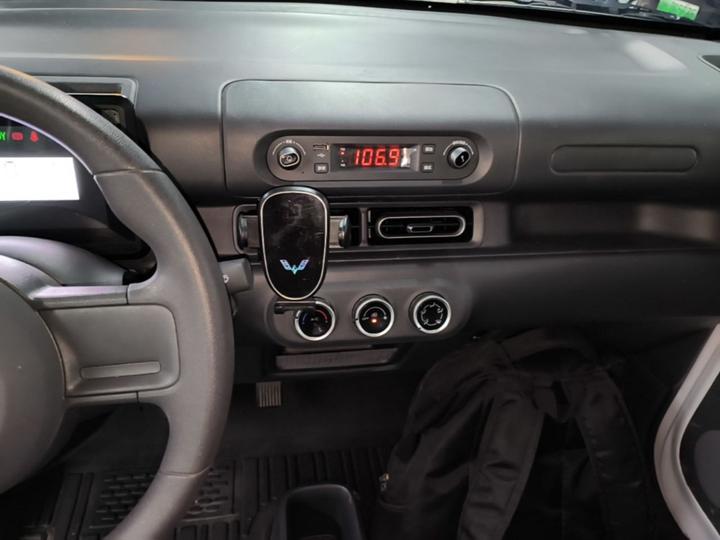Wuling Zhiguang EV 2025 201km Standard photo 8