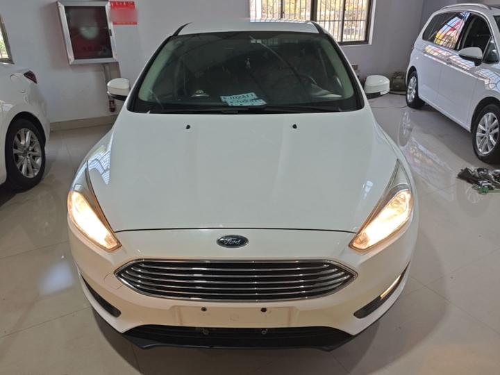 Focus 2015 Sedan 1.6L AT Comfort photo 2