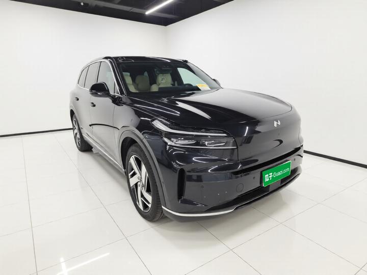 L90 2025 Ultra 6-Seater 60 photo 3