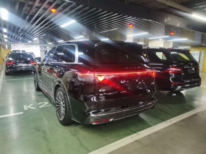 HIMA AITO M8 2025 EREV Ultra 53.4kWh 6-Seater 192-Line LiDAR photo 4