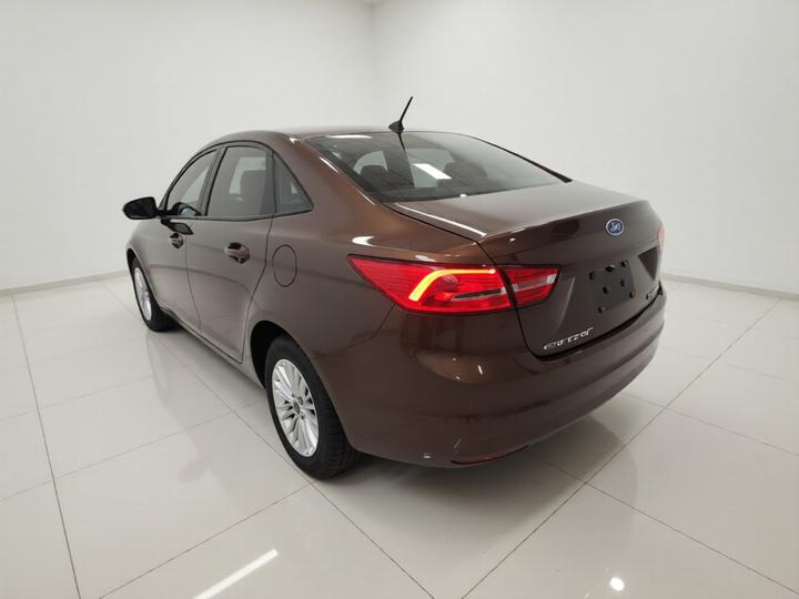 Escort 2015 1.5L AT Comfort photo 4