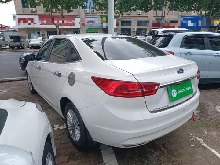 Escort 2015 1.5L MT Comfort photo 4