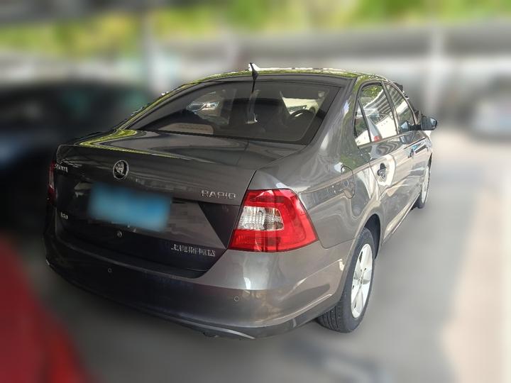 Rapid 2016 1.6L AT photo 6