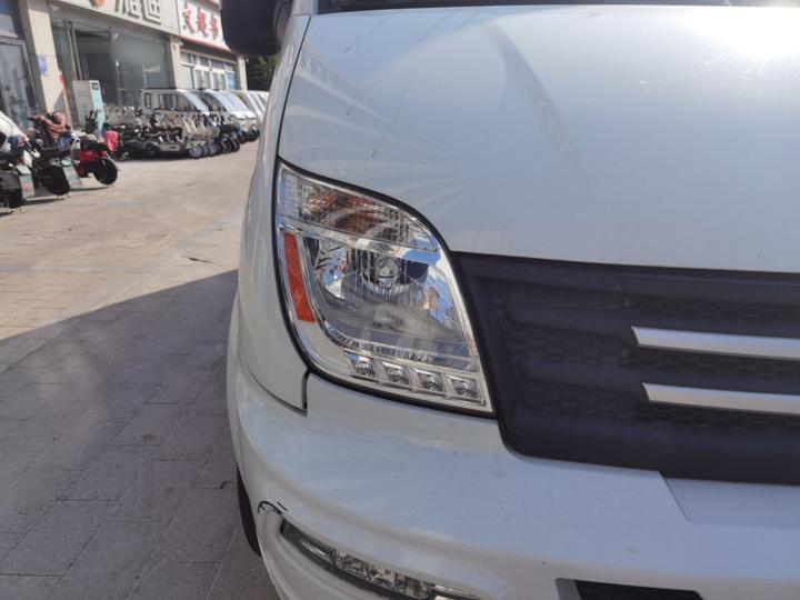 MAXUS V80 2023 2.0T MT Classic Short Wheelbase 5/6-Seater photo 7