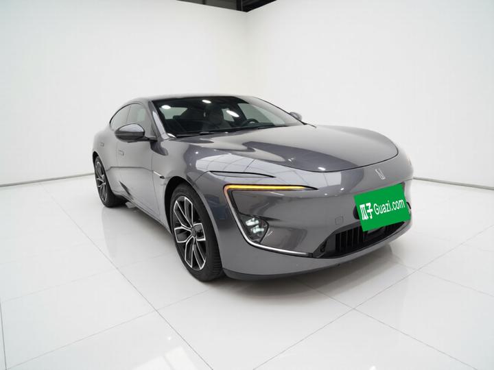 12 2023 700 RWD photo 3