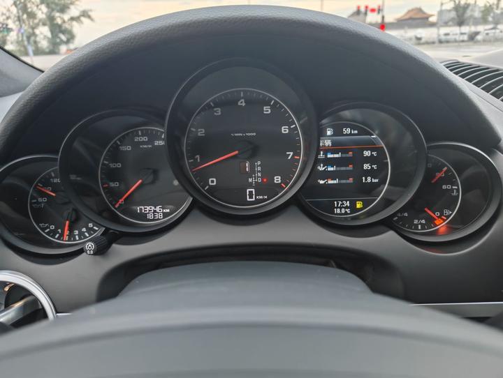 2014 Cayenne Platinum Edition 3.0T photo 2