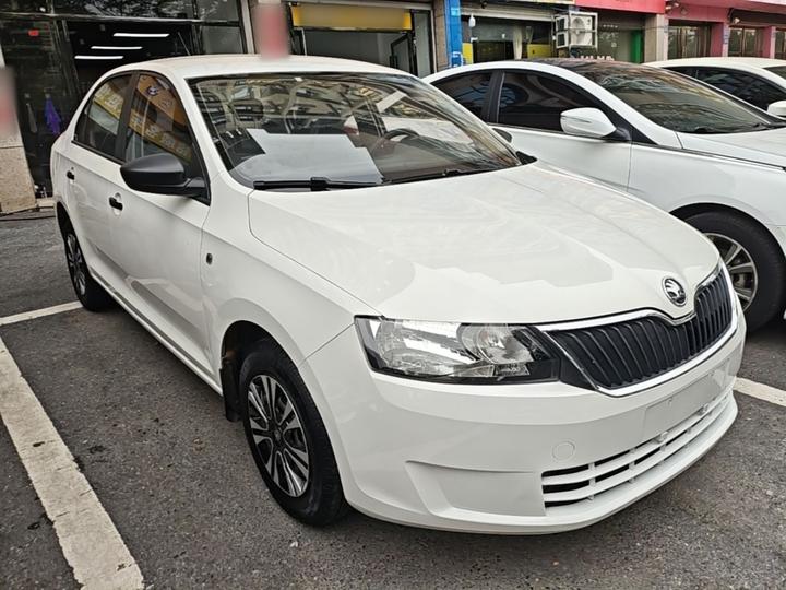 Rapid 2016 1.6L AT photo 3