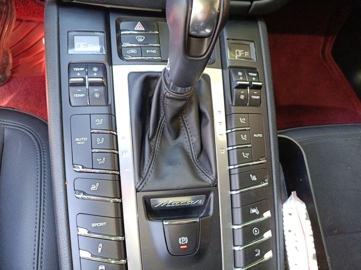 2018 Macan 2.0T photo 6