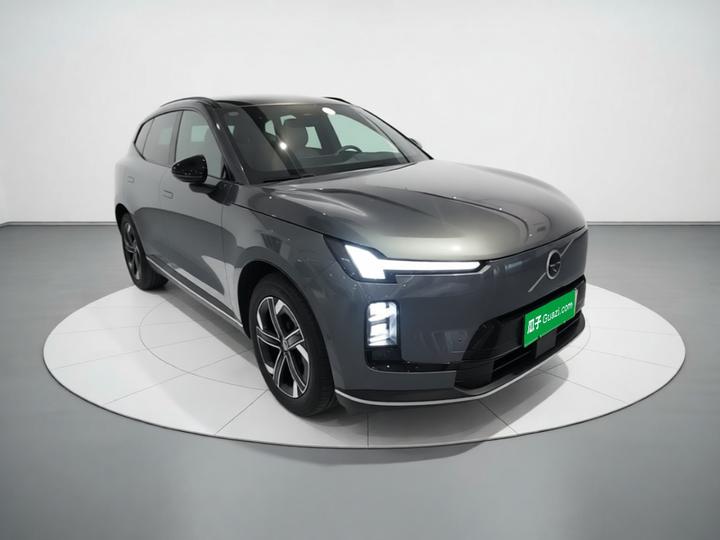 XC70 Hybrid 2026 RWD Long Range Core photo 3
