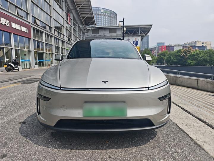 Model Y L 2025 Long Range AWD photo 2