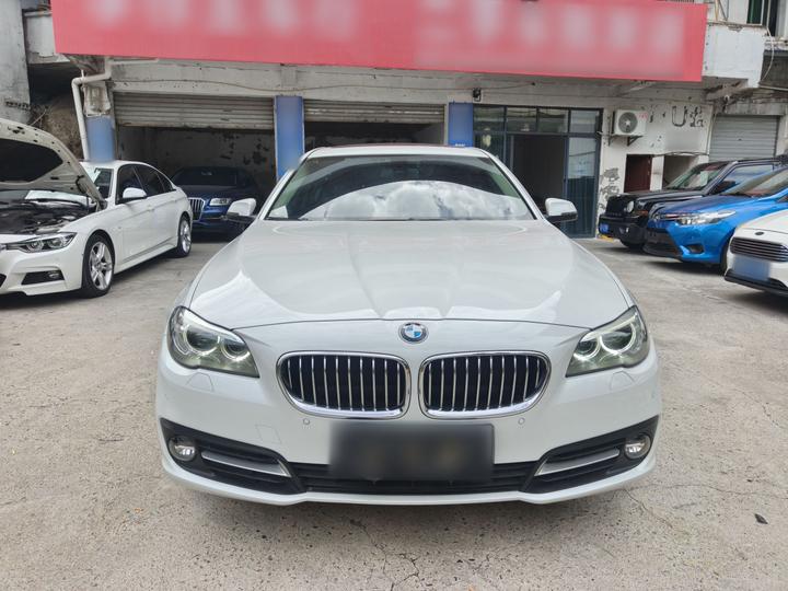 5 Series 2017 525Li Leading photo 2