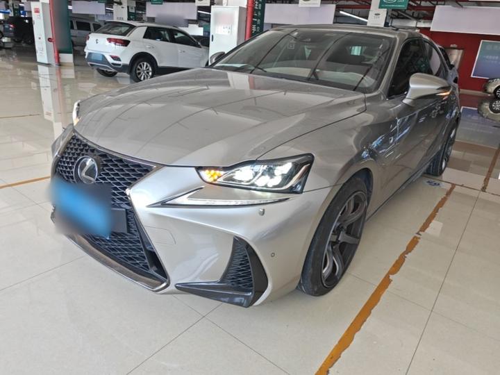 IS 2017 300 F SPORT