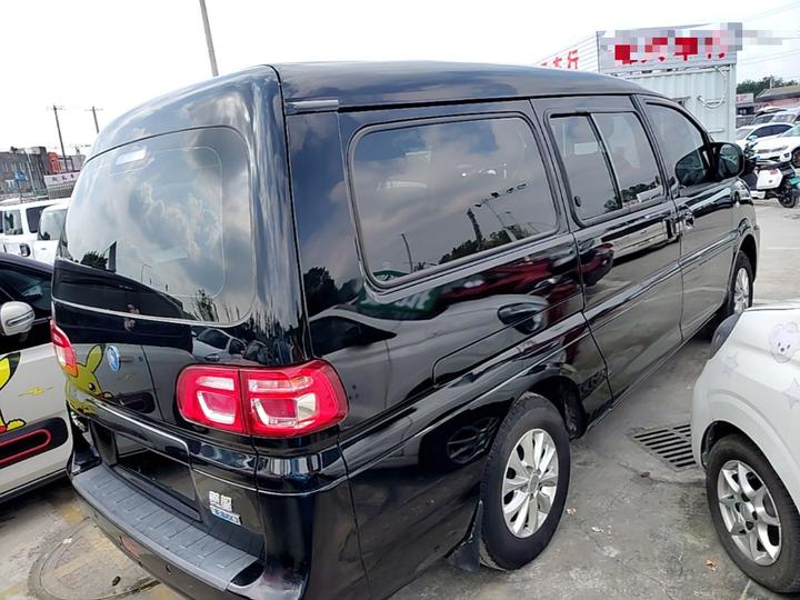 Lingzhi M5EV 2022 Luxury 7-Seater photo 4