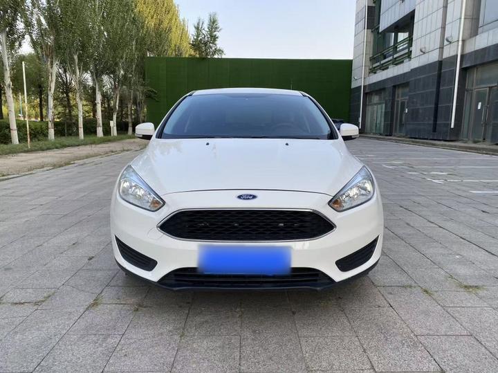 Focus 2018 Hatchback Classic 1.6L AT Comfort photo 2