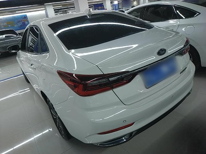Escort 2021 1.5L AT photo 4