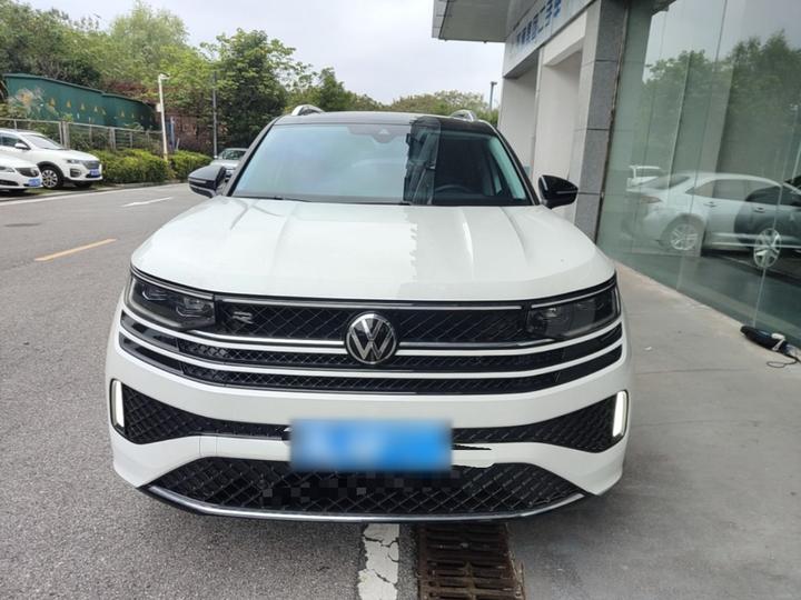 2024 380TSI AWD R-Line photo 2