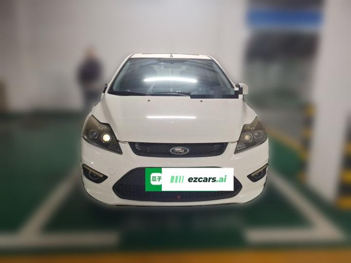 Focus 2013 Hatchback Classic 1.8L AT Anniversary Edition photo 2