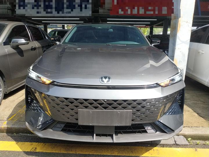 UNI-V 2024 1.5T Premium photo 2