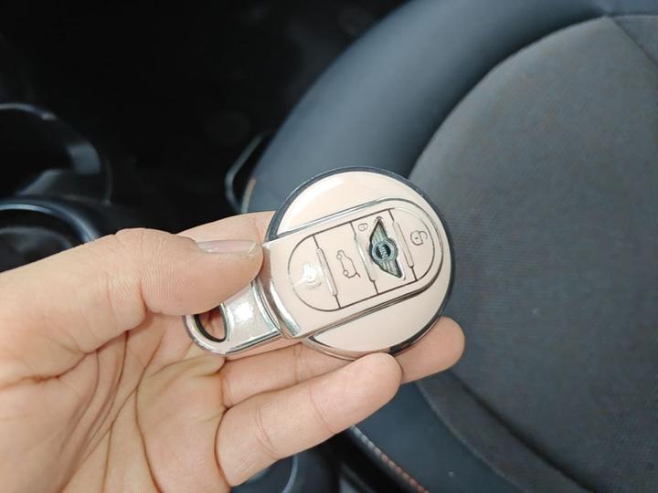 2016 1.2T ONE 5-Door photo 8