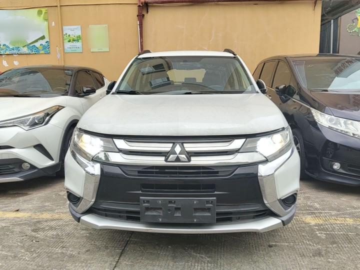 Outlander 2016 2.0L RWD 5-Seater photo 2