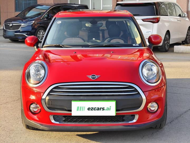 2019 1.5T ONE PLUS 5-Door photo 2