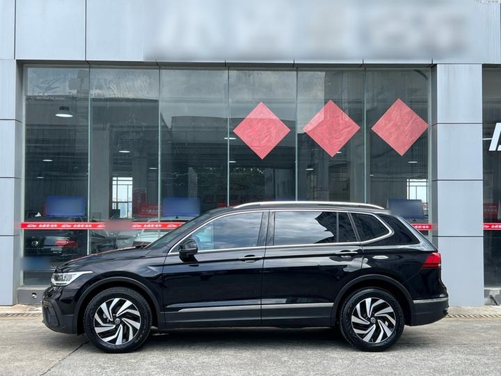 Tiguan L 2024 300TSI AT RWD Smart photo 3