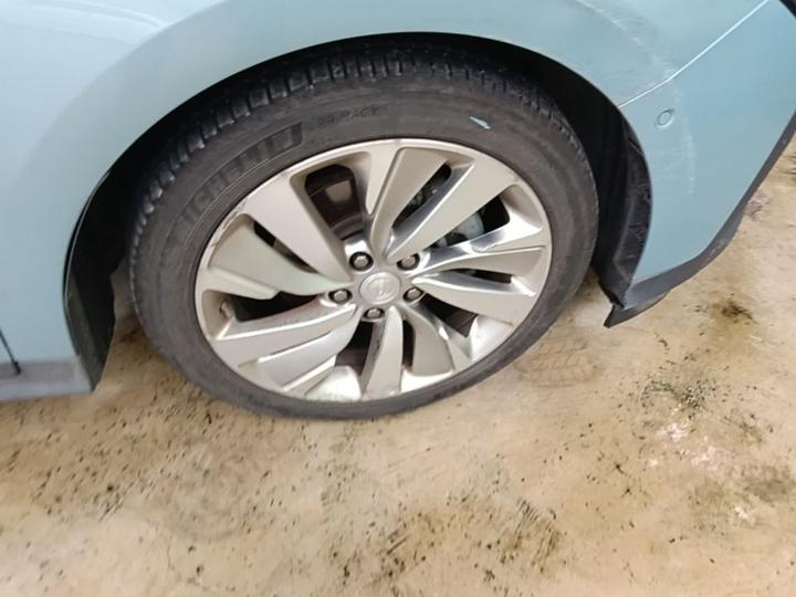 6 2020 PHEV photo 8