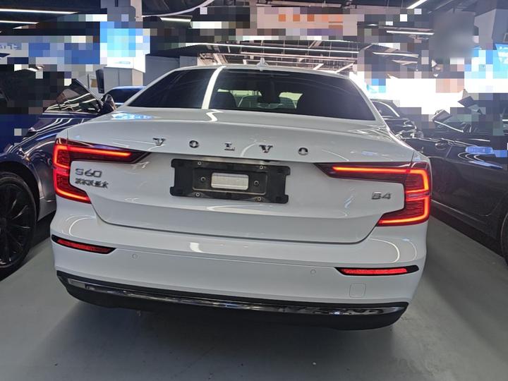 S60 2023 B4 Luxury photo 3