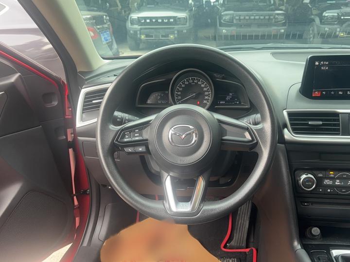 3 Axela 2017 Sedan 1.5L AT Luxury China V photo 3