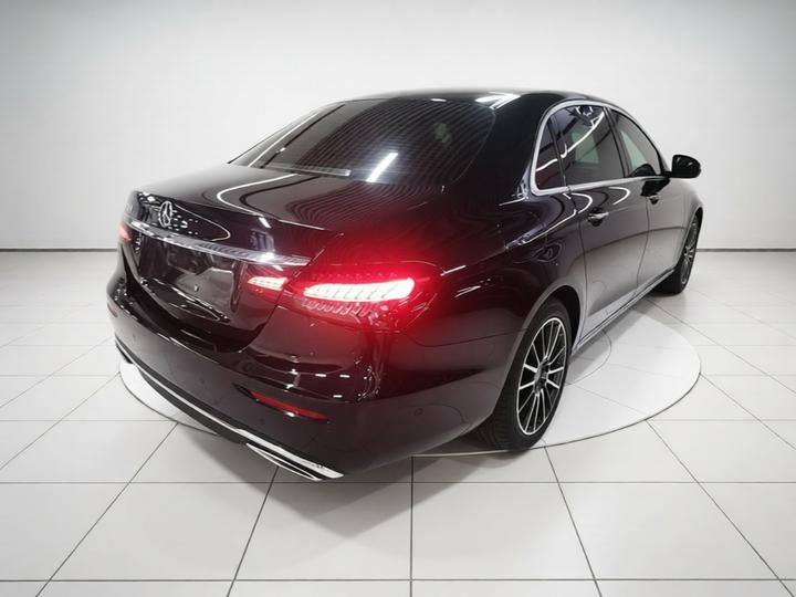 E-Class 2023 E 260 L photo 4
