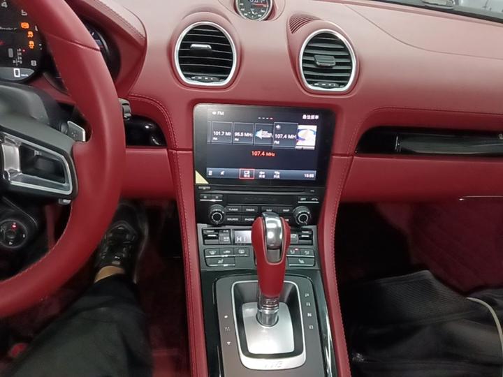 718 2022 Boxster T 2.0T photo 8