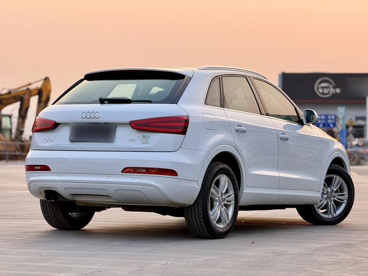Q3 2013 35 TFSI quattro Tech photo 2