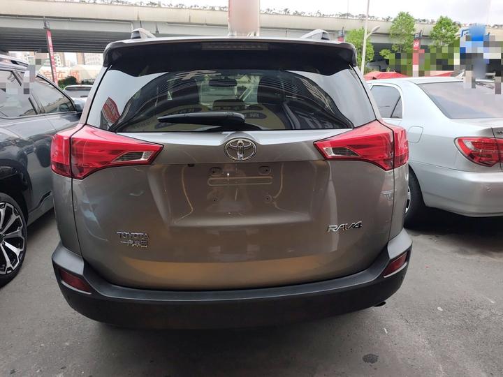 RAV4 2015 2.0L CVT RWD photo 3