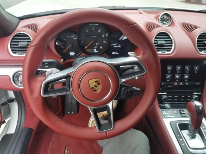 718 2022 Boxster 2.0T photo 6