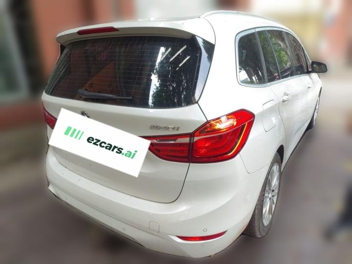 2 Series Wagon 2018 220i Leading photo 6