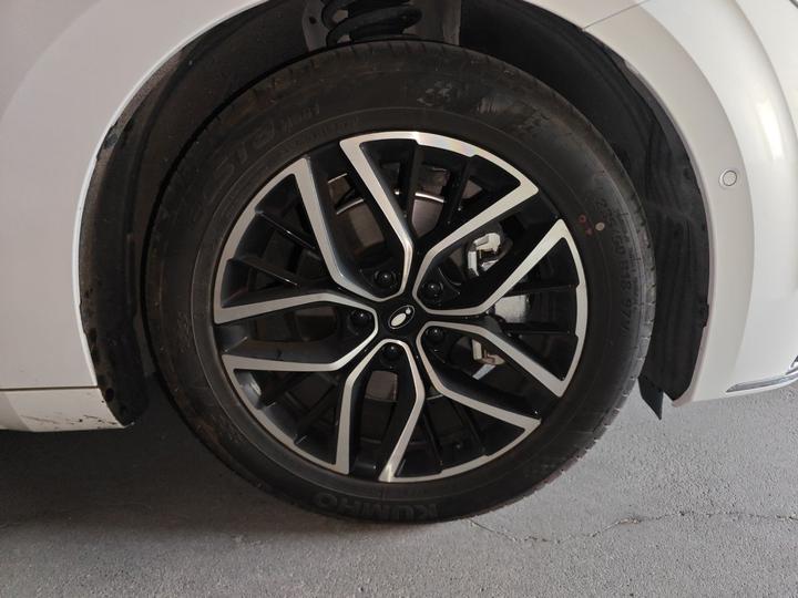 2024 555km Premium photo 8