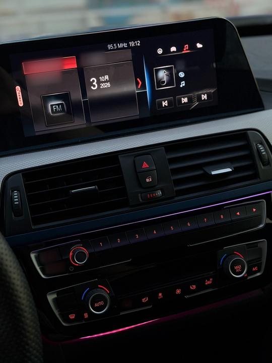 3 SeriesGT 2018 320i M Sport photo 5