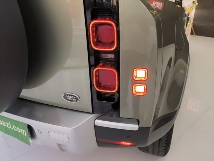 Defender 2020 110 P400 SE photo 7