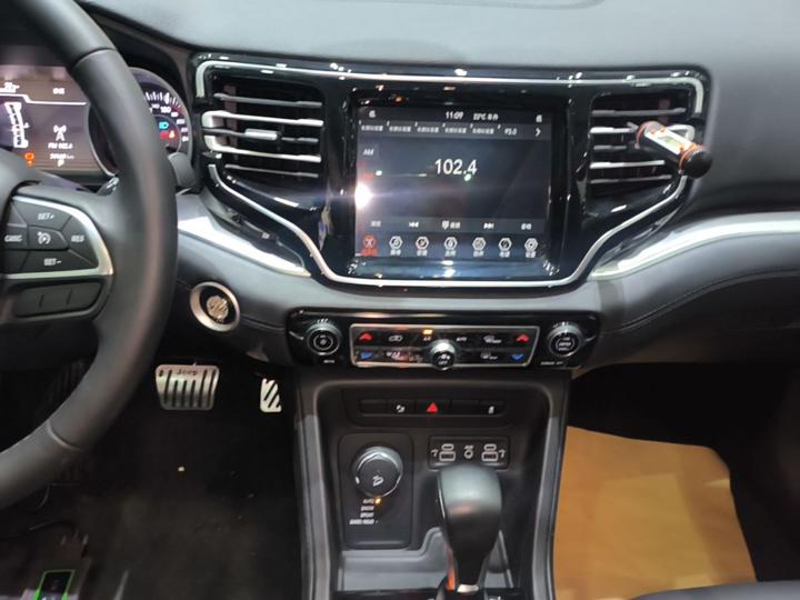 Grand Commander 2022 2.0T AWD Luxury photo 8