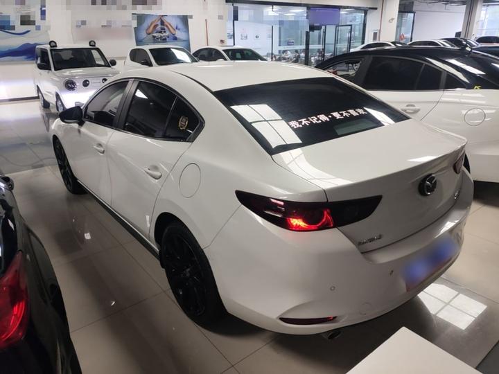 3 Axela 2023 2.0L AT photo 4