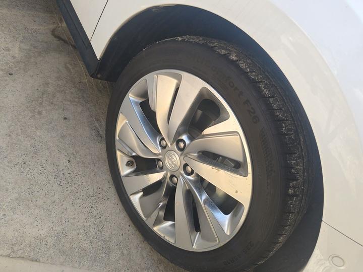 6 2020 PHEV photo 8