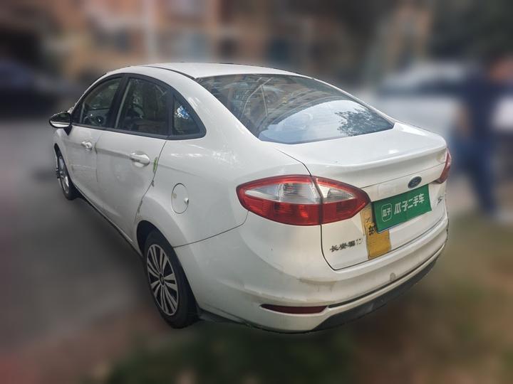 2013 Sedan 1.5L MT photo 4