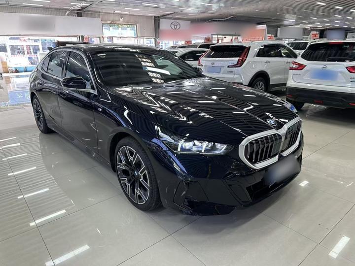 5 Series 2025 530Li Exclusive M Sport Package photo 3